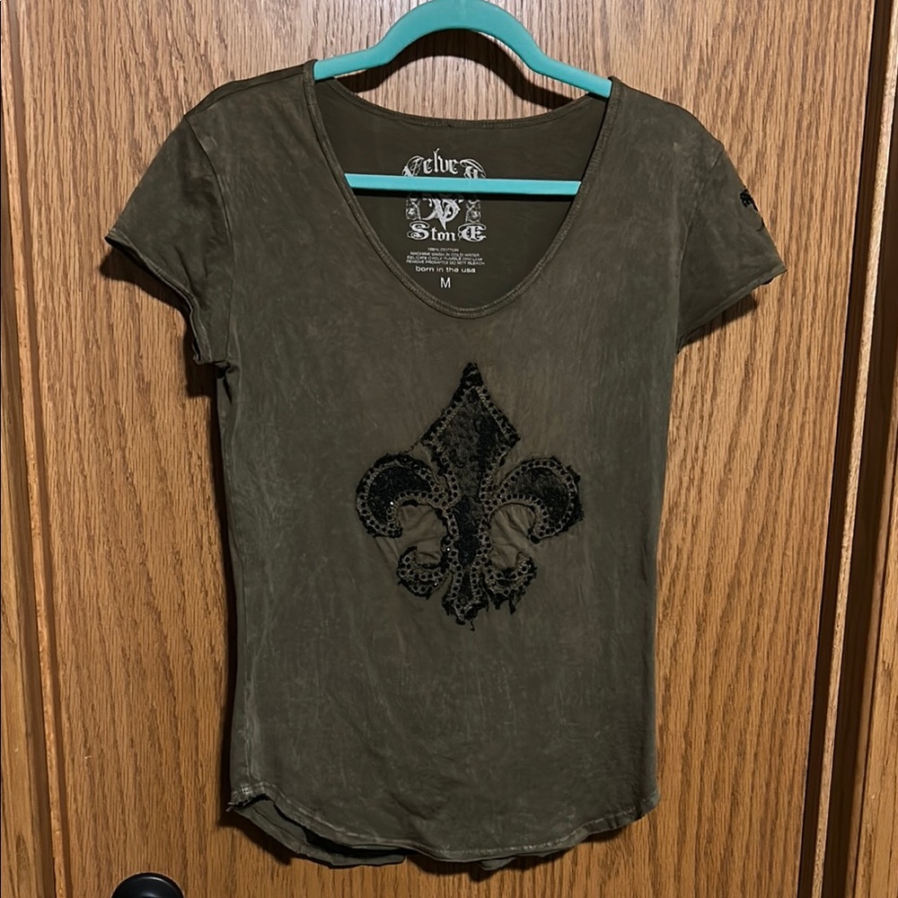 Green Fitted Graphic T-Shirt with Short Sleeves